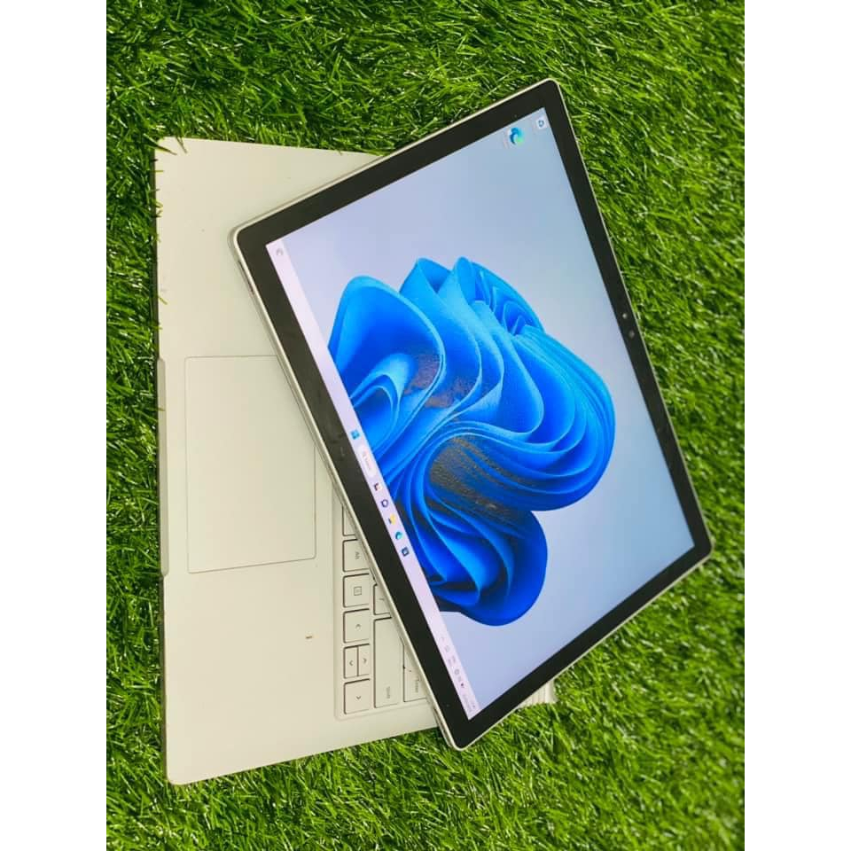 Surface Book 2 Intel® Core™ i5-7300U 8GB RAM 256GB SSD 13'5 2K Touchscreen