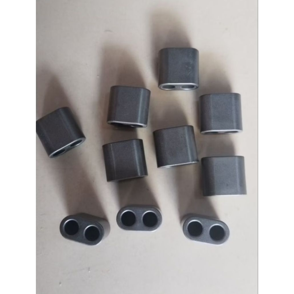 ferrite toroid binocular, untuk input boster. 2 lubang  15x8x13.5. K