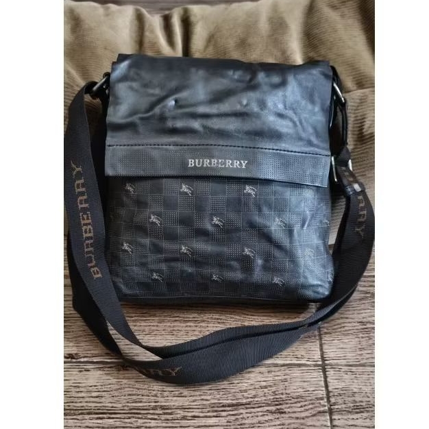 Tas Sling atau shoulder Burberry (second)