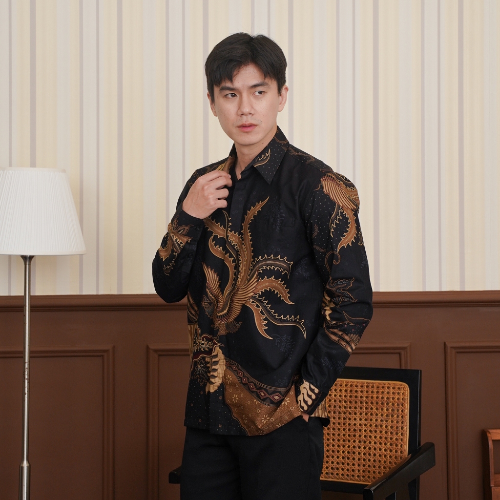 Enzy Batik Essential Kemeja Batik Pria Adinata - Black/Brown