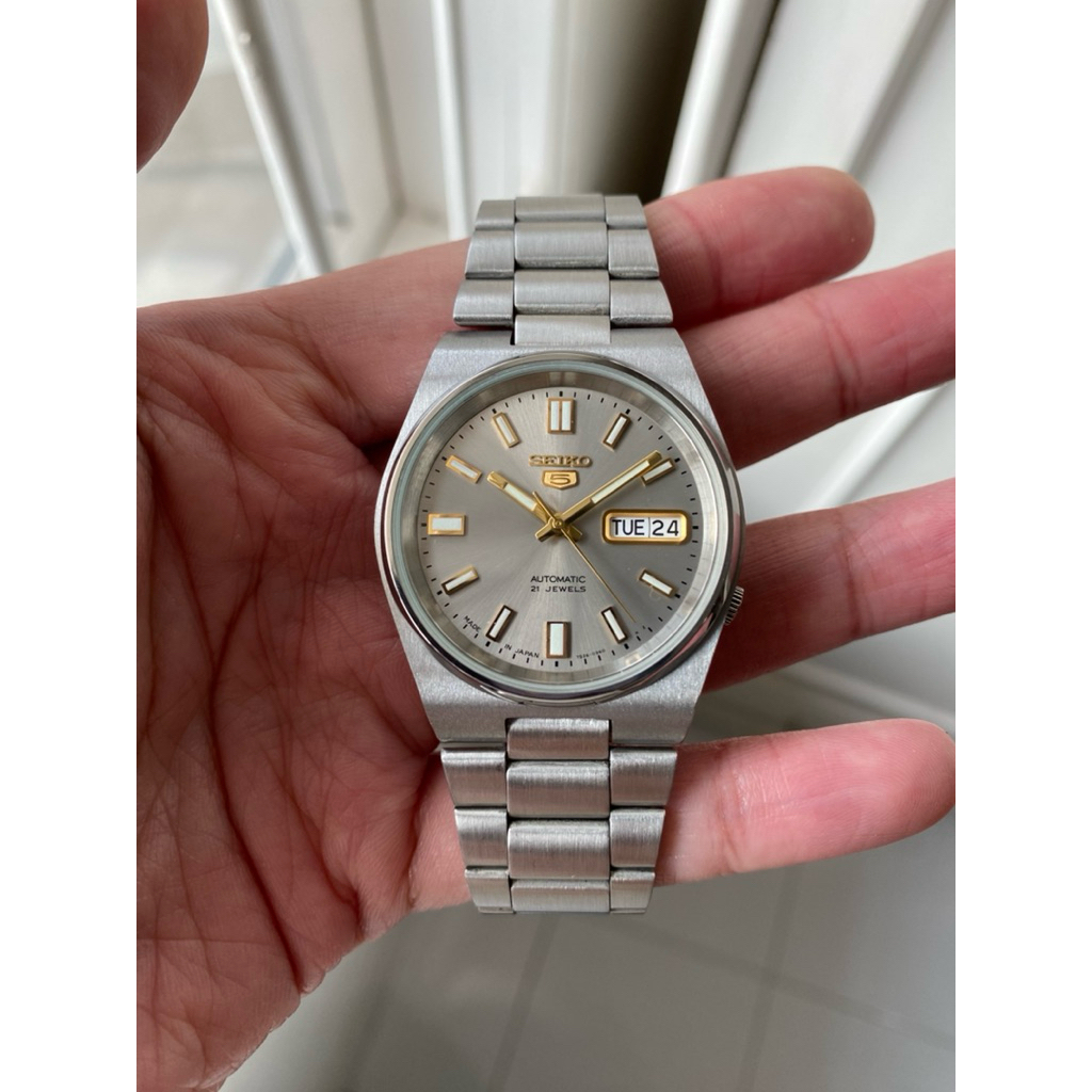 Seiko 5 SNXS75J automatic movement 21 jewels Ref 7S26-0520 integrated bracellet mirip tssot PRX full