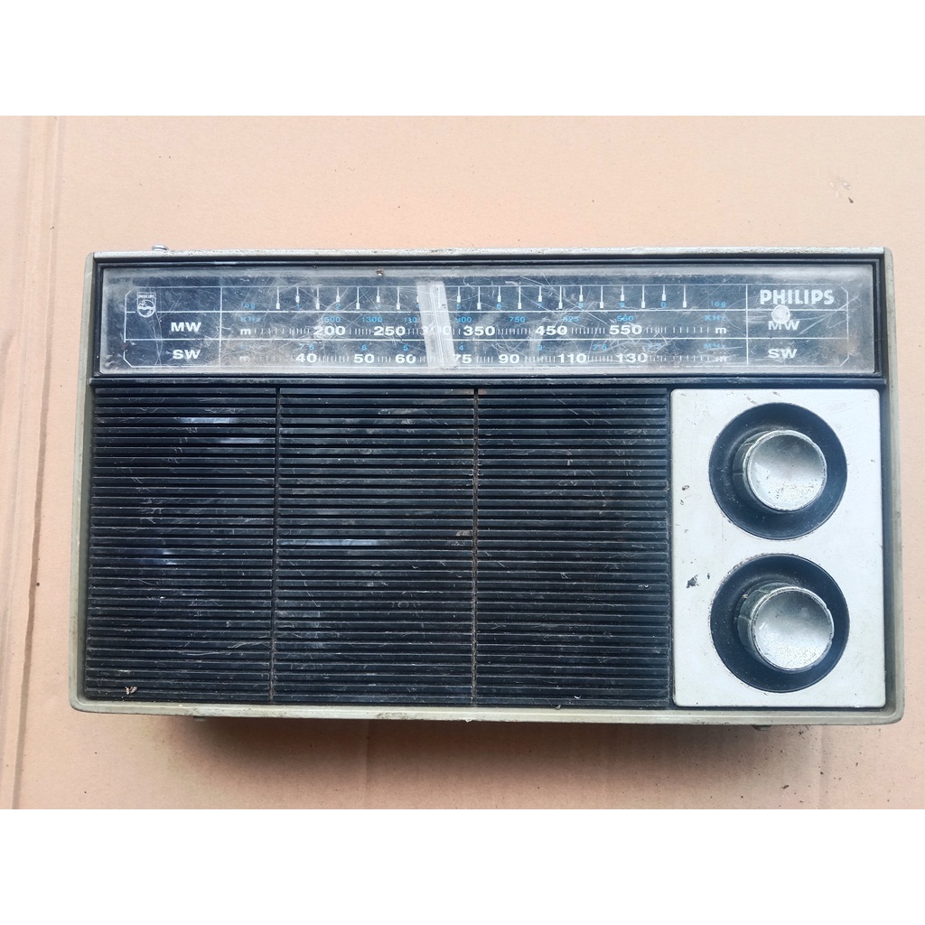 radio jadul rusak kuno antik vintage mw sw transistor langka kolektor solo2 darma PAJANGAN DI KAFE W