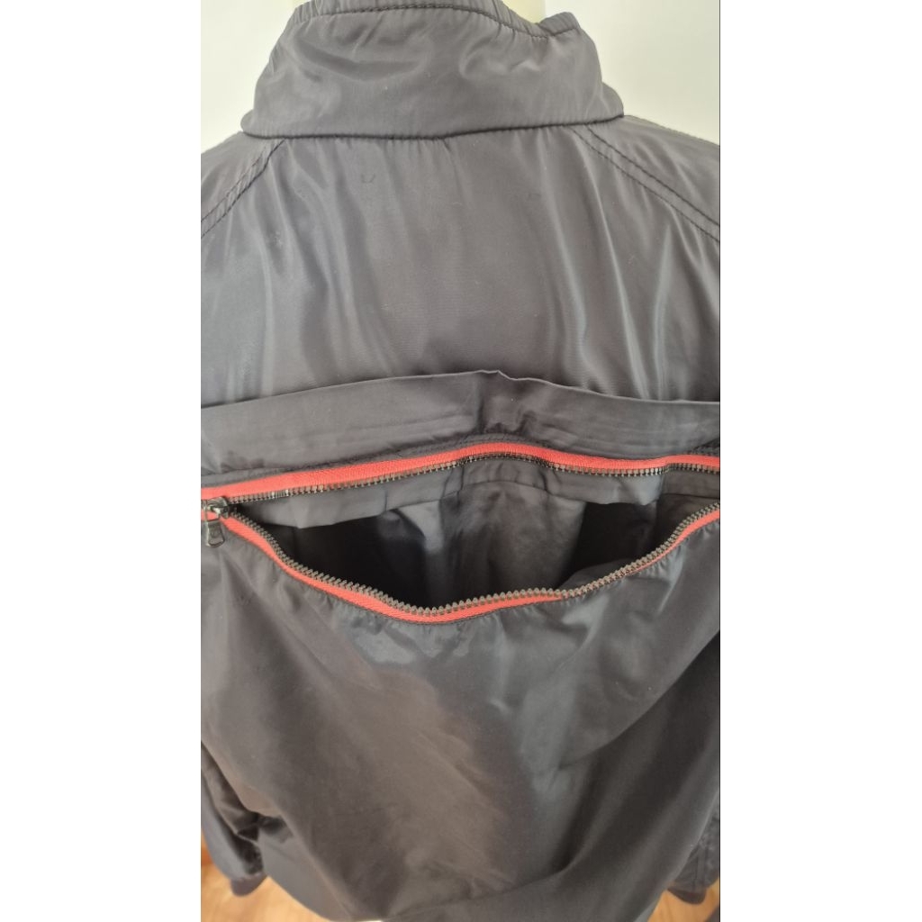 jaket nevada bahan parasut warna hitam