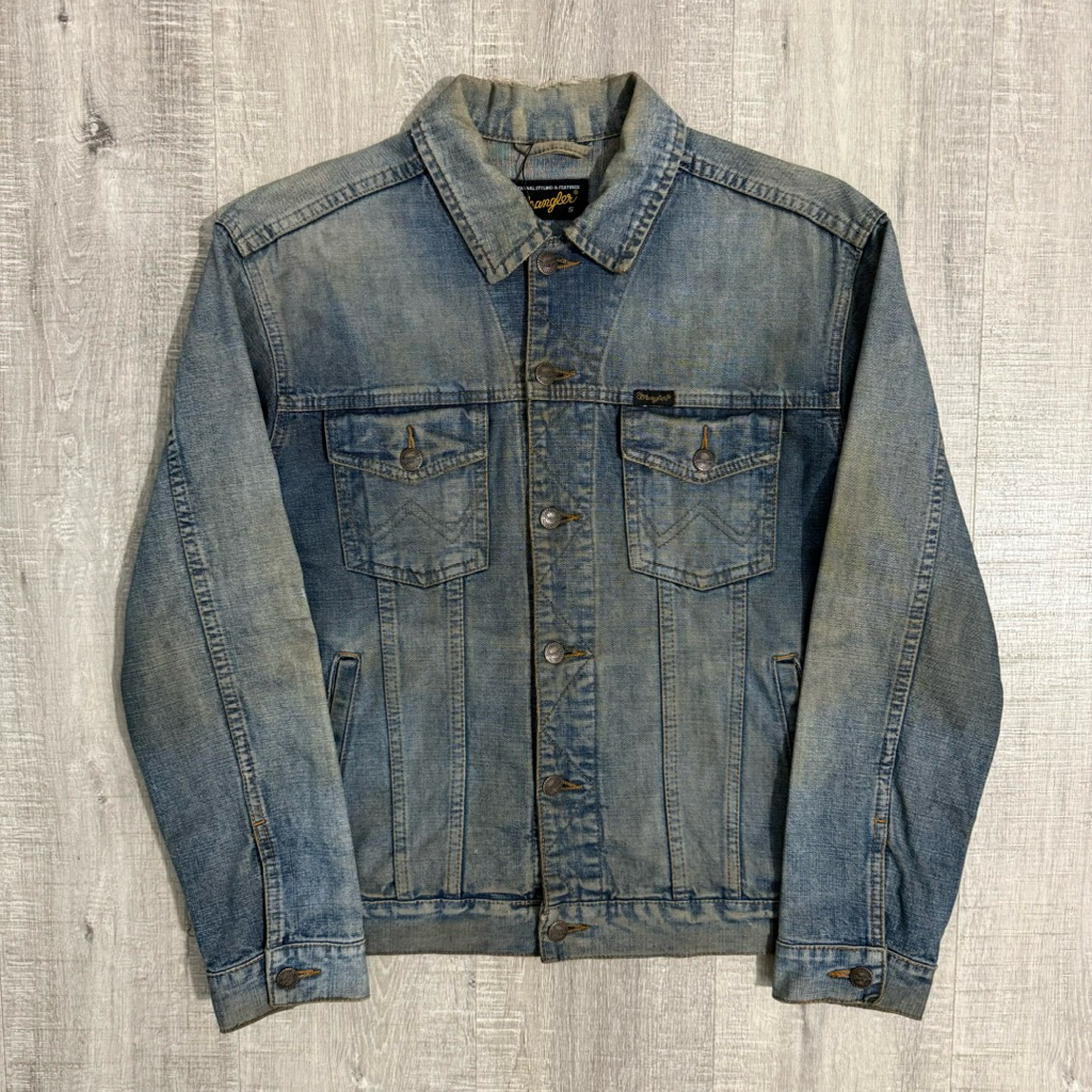 Trucker wrangler denim jacket sun faded jeans