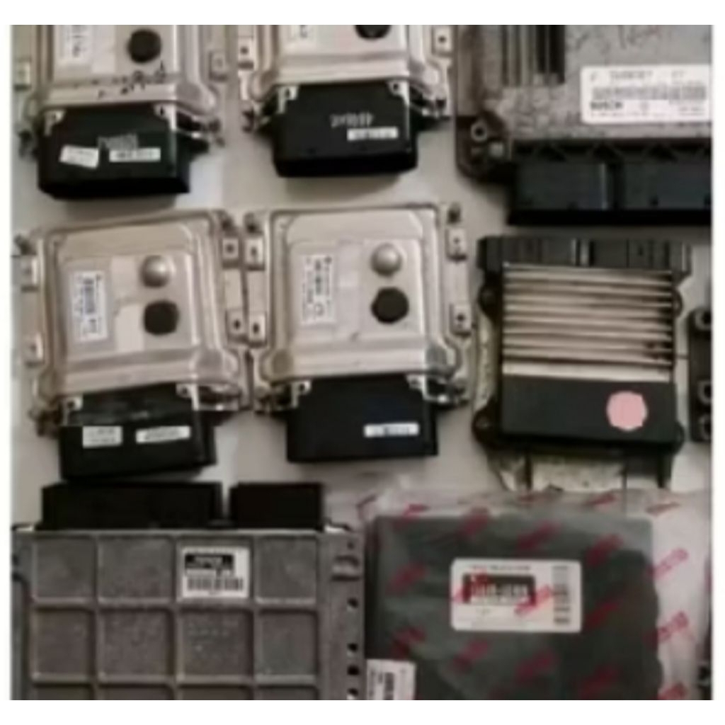 ECU cdi komputer mobil toyota barang asli original masih bagus