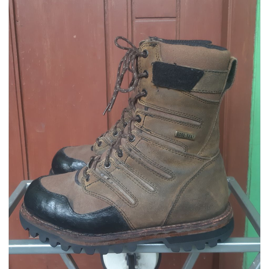 sepatu boost outdoor irish setter by redwing 41/26,5