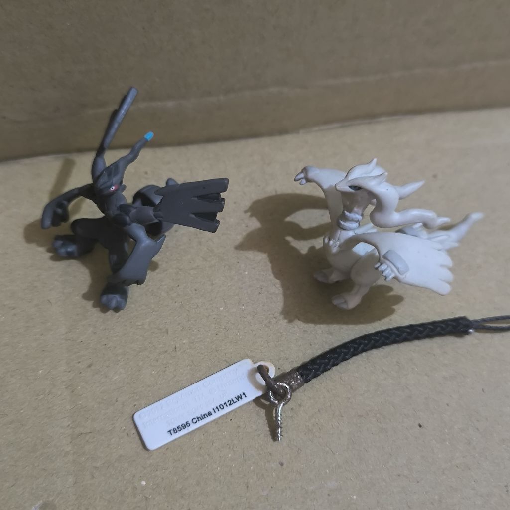 Pokemon Figure Zekrom Reshiram Moncolle Takara Tomy ex keychain BWR Nintendo tcg toy Japan