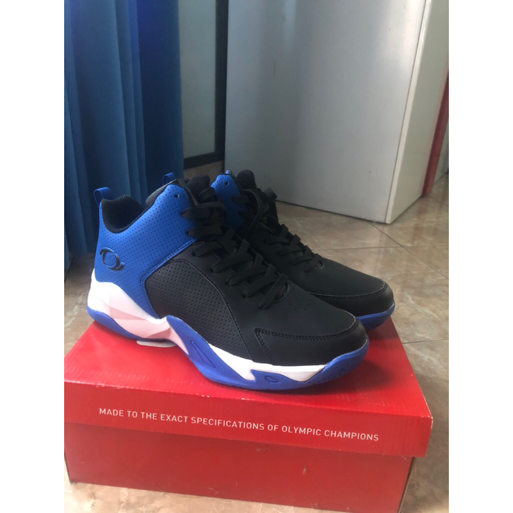 Sepatu basket Astec