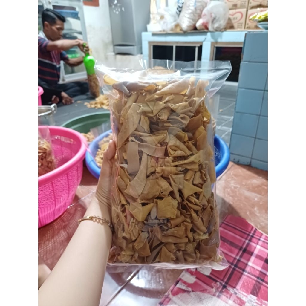 krecek rambak pritilan lokal srowolan/rambak kriwilan krupuk rambak kulit sapi mentah  500gram