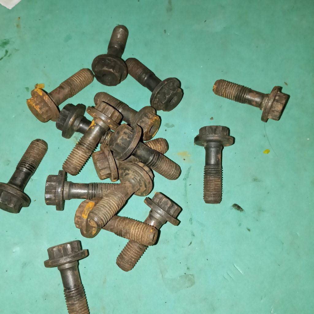 baut flywheel roda gila  kijang Innova bensin 1TR