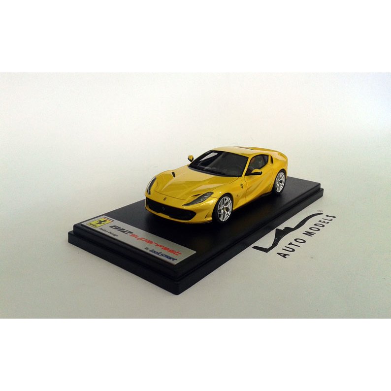 Looksmart Ferrari 812 Superfast Giallo Tristrato