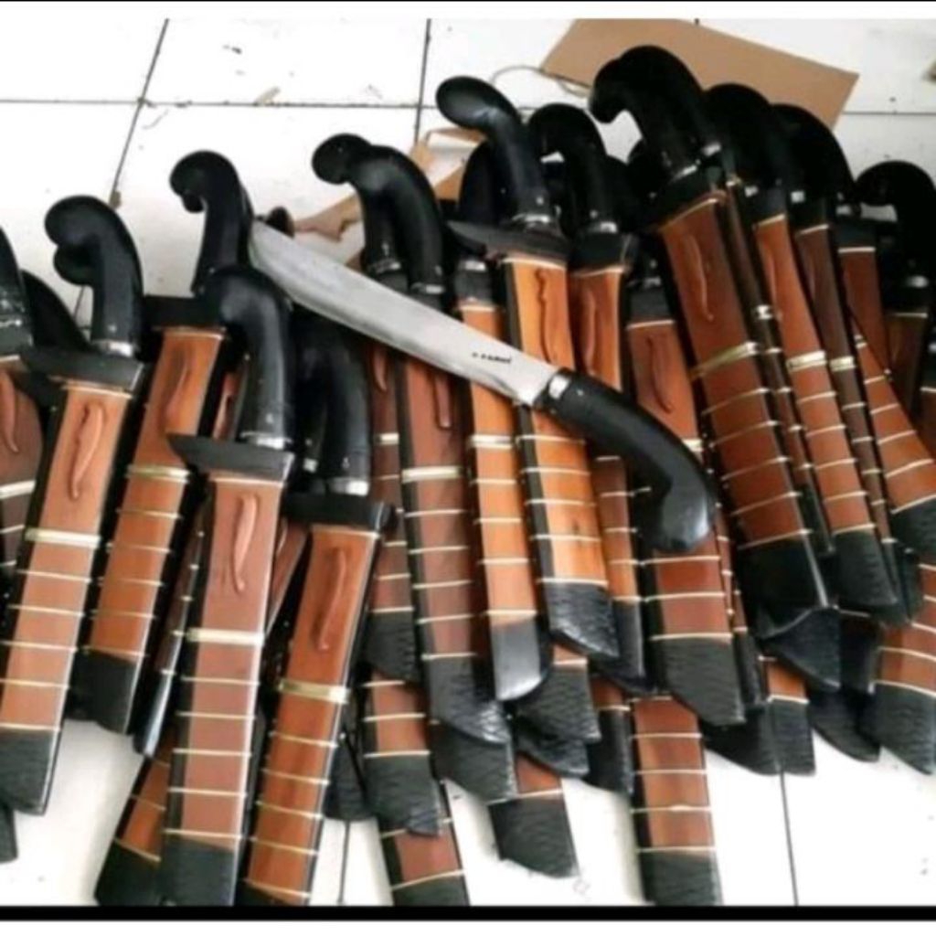 Putra katana termurah golok Cibatu /golok pemotong kayu dan bambu/golok asli bajaper/full tank/siap 