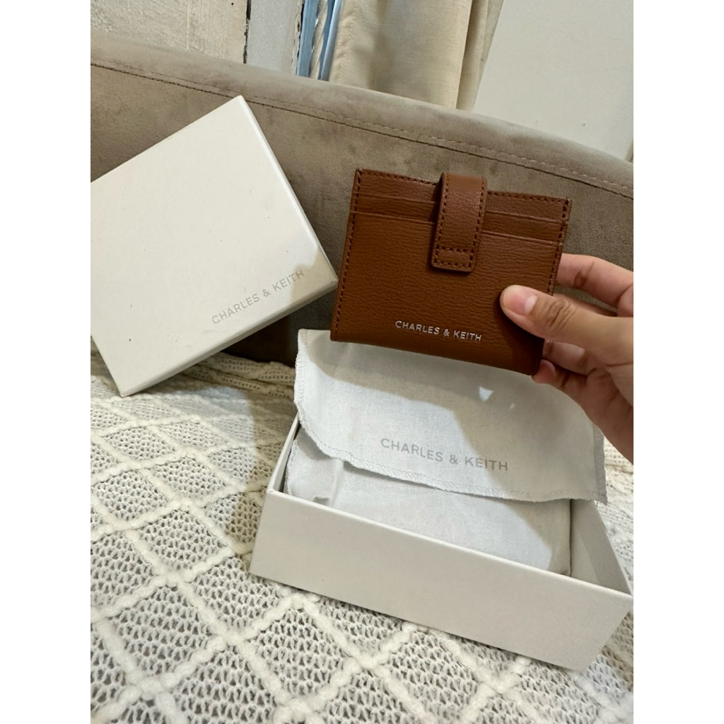 Preloved card holder Charles & Keith
