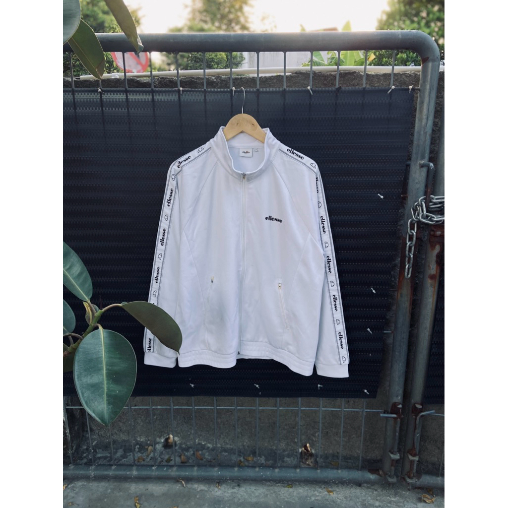tracktop ellesse tapped