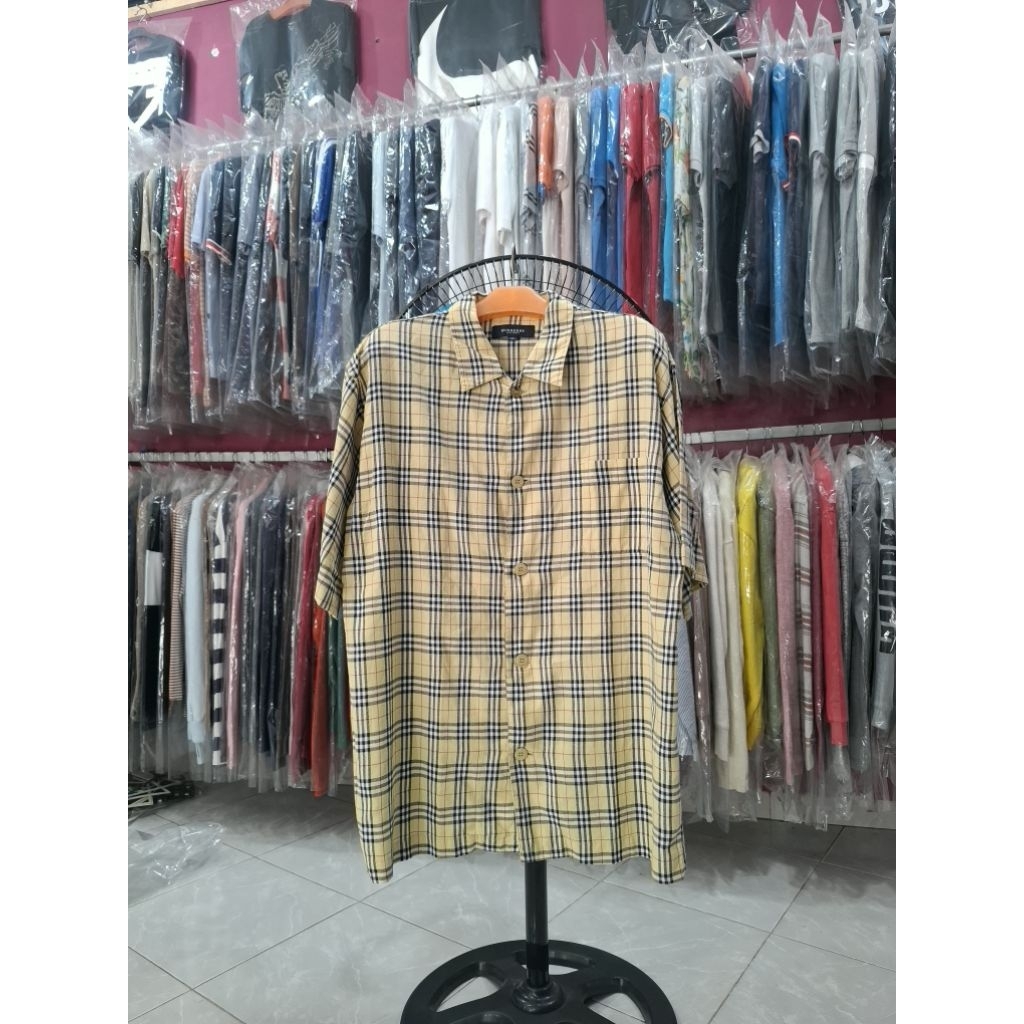 Baju kemeja kotak-katak Burberry