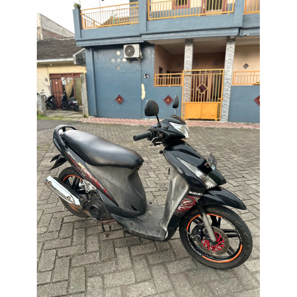 Motor Suzuki Spin 125 Hitam Tahun 2010 Lengkap Off STNK BPKB