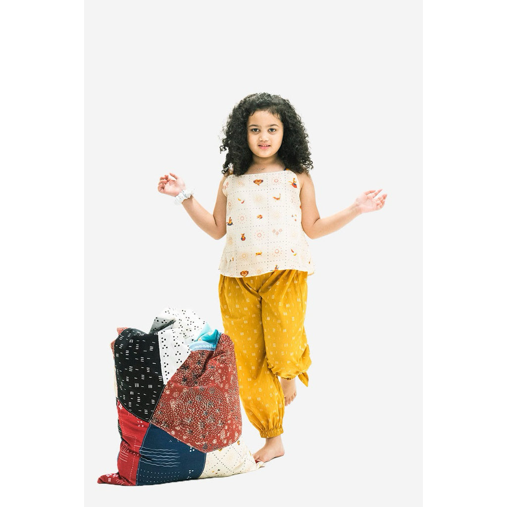 PRELOVED Sejauh Mata Memandang Kids Kerut Pants / Celana Anak Size M Unisex
