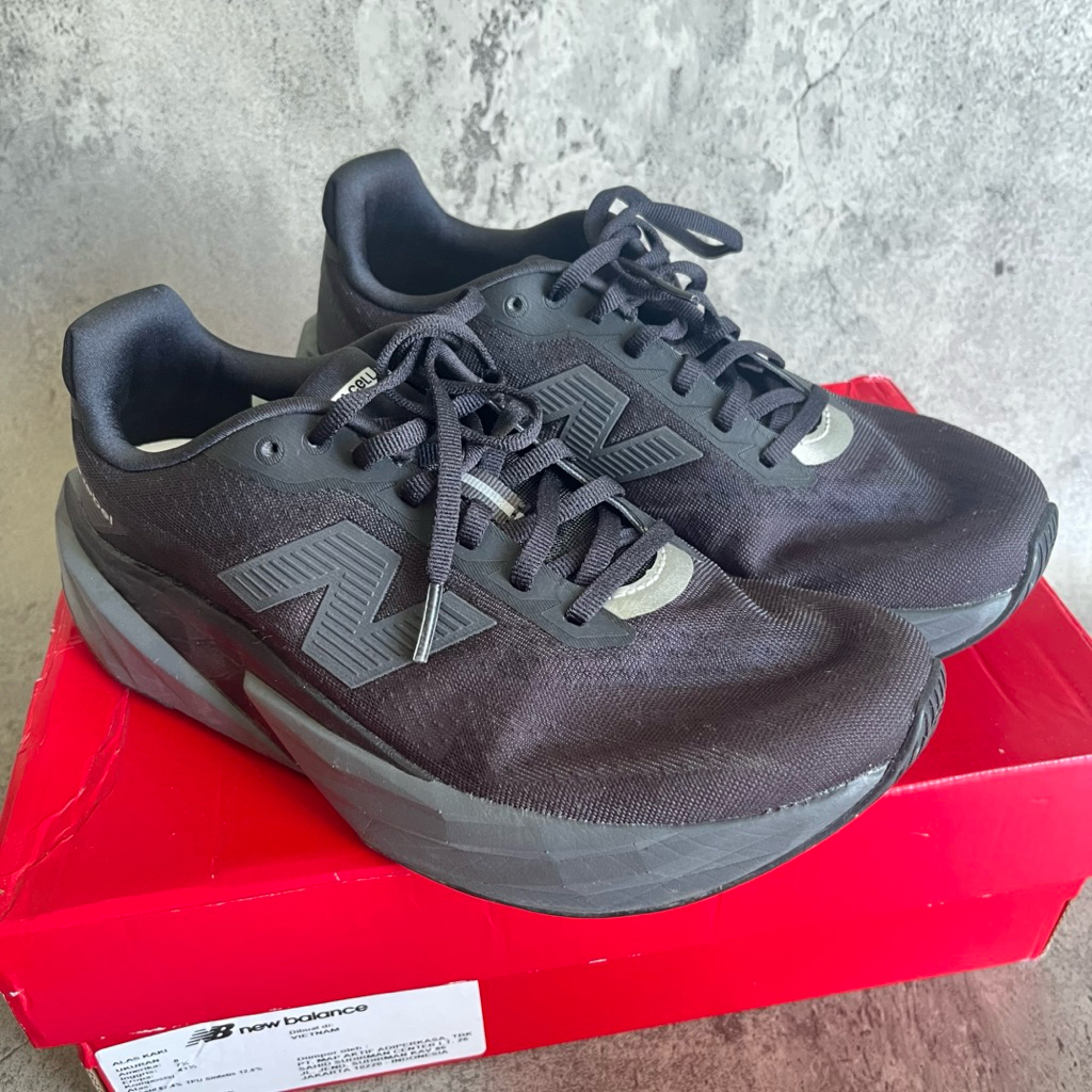 NEW BALANCE FUELCELL V5