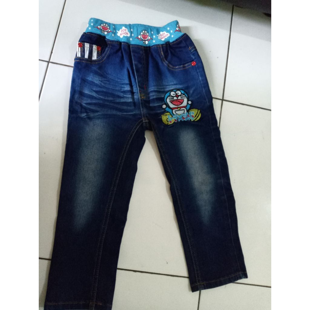 celana jeans doraemon