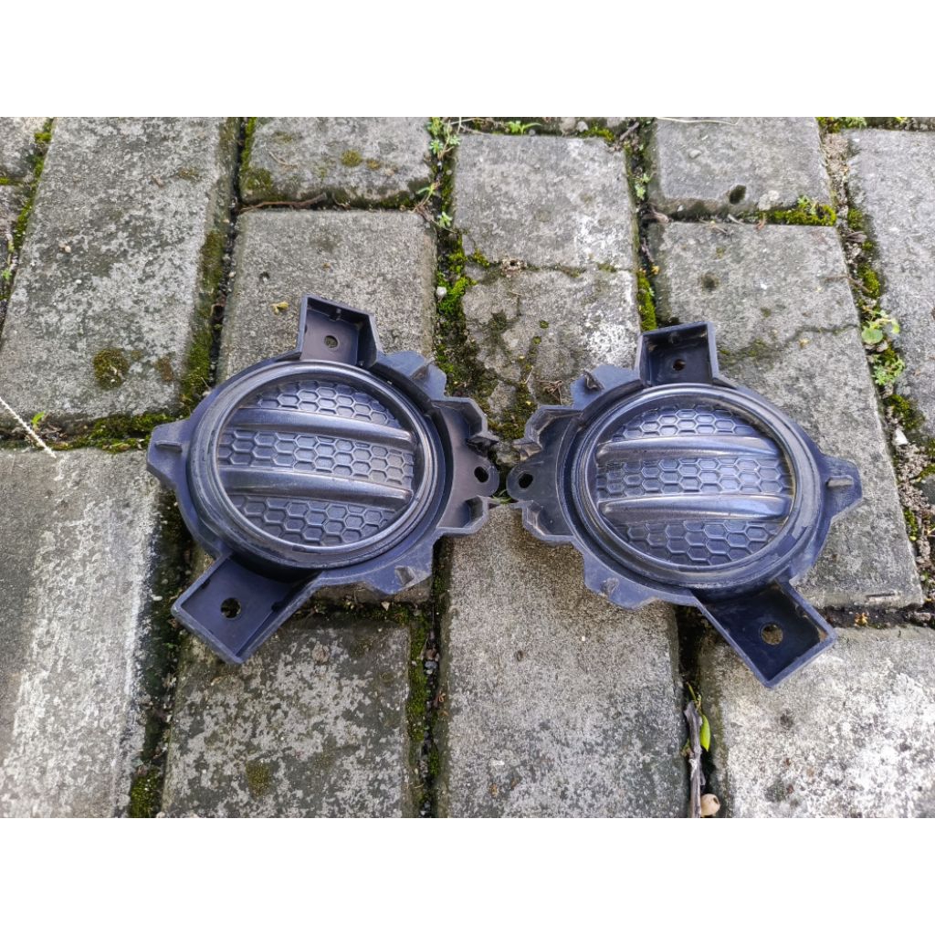 TUTUP BEMPER DEPAN YARIS E 2013 ORIGINAL