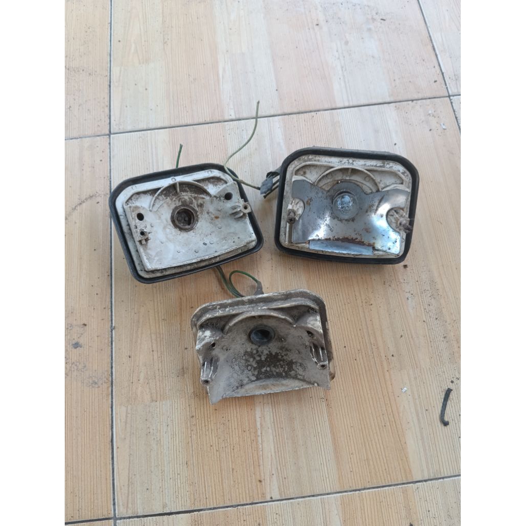 reflektor lampu belakang honda GL 100 original