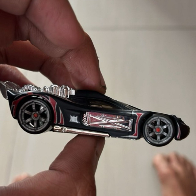 Hot Wheels Spine Buster