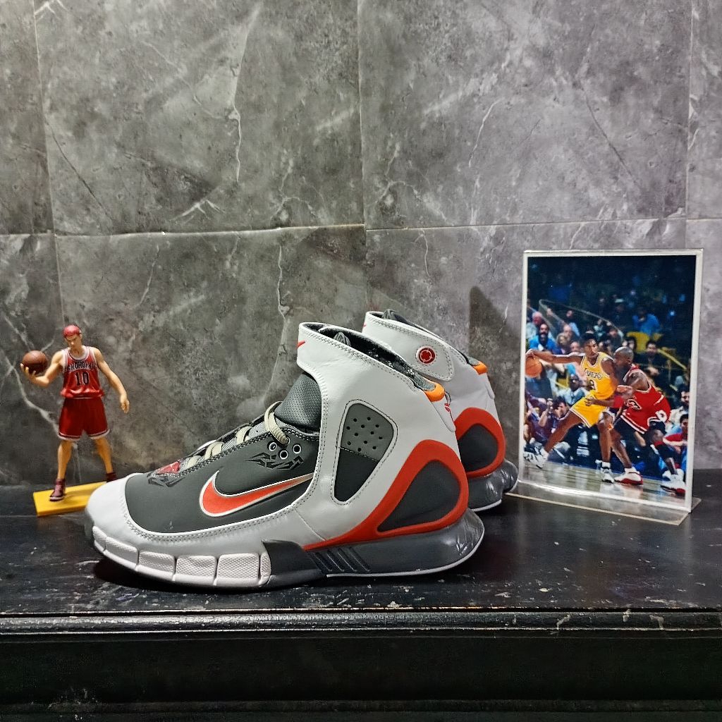 SEPATU BRANDED KONDISI ISTIMEWAH Nike Air Zoom Huarace 2k5. abu2 ukuran 42 insol 26,5cm.