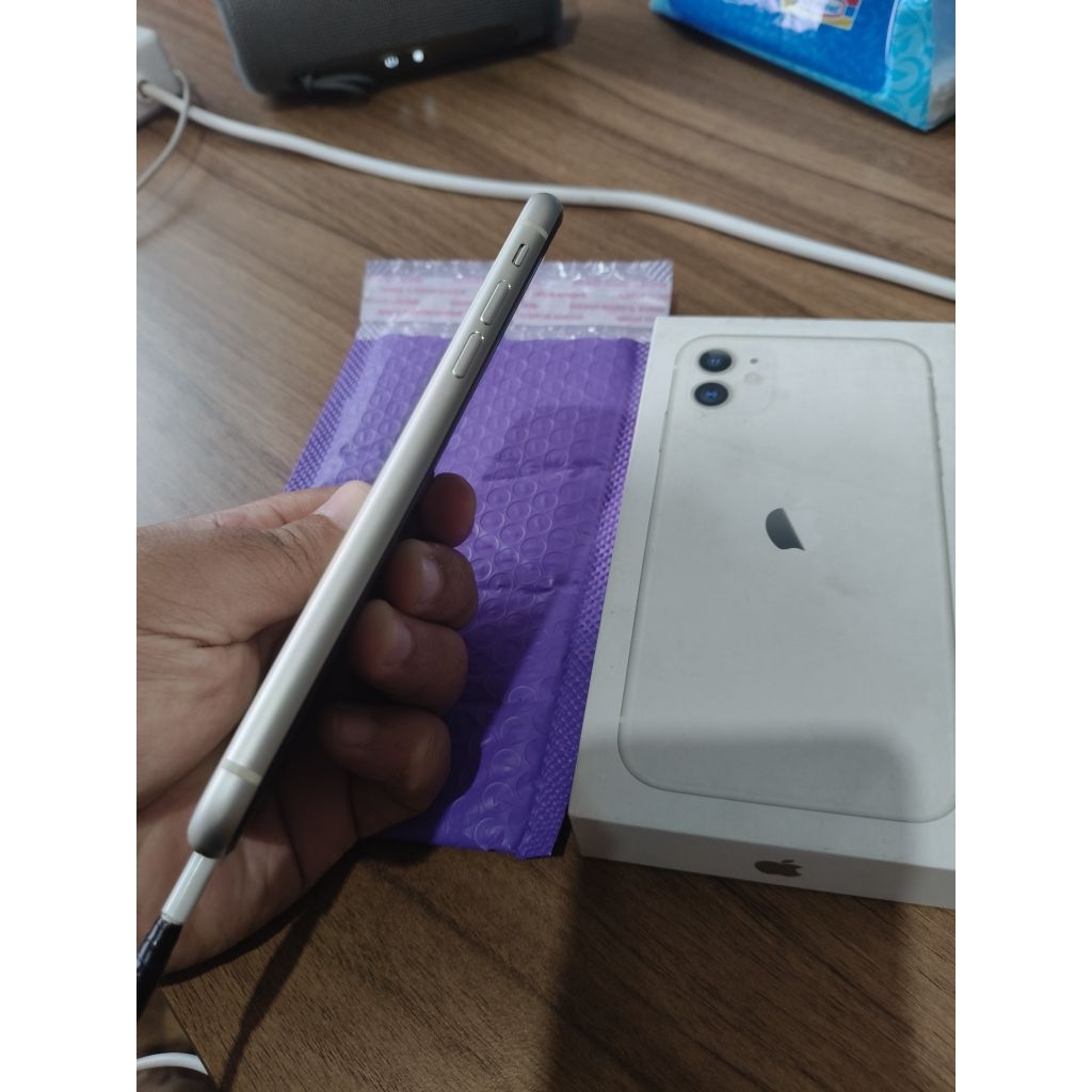 iphone 11 ibox 64GB like new