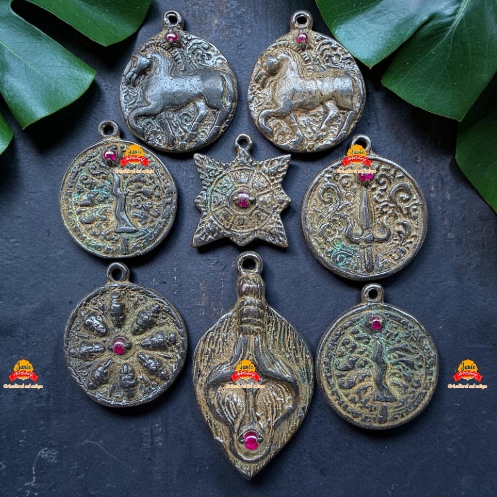 Liontin Kalung Majapahit Batu Merah perunggu hitam