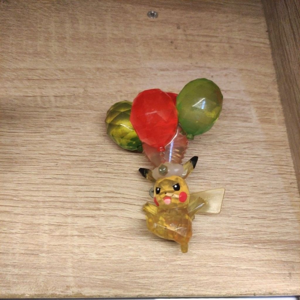 figure Pikachu ori tomy