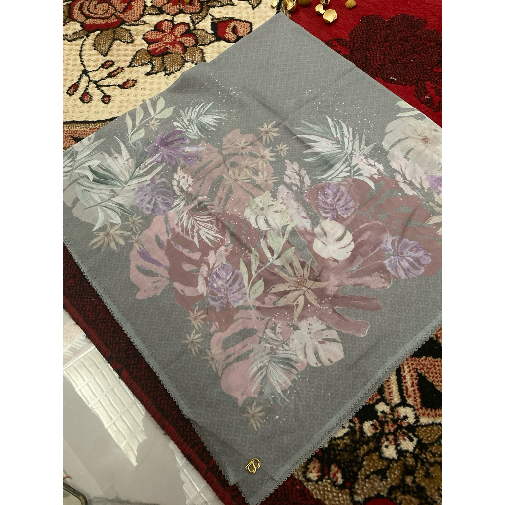 Preloved buttonscarves tropical tidak ada box