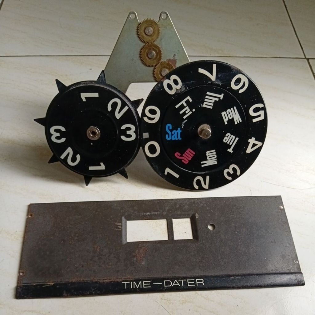 KALENDER TANGGAL JAM DINDING JADUL BANDUL