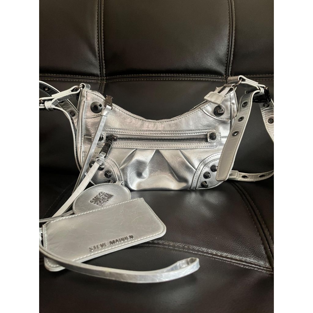 tas slempang steve madden bglowing hobo bag silver