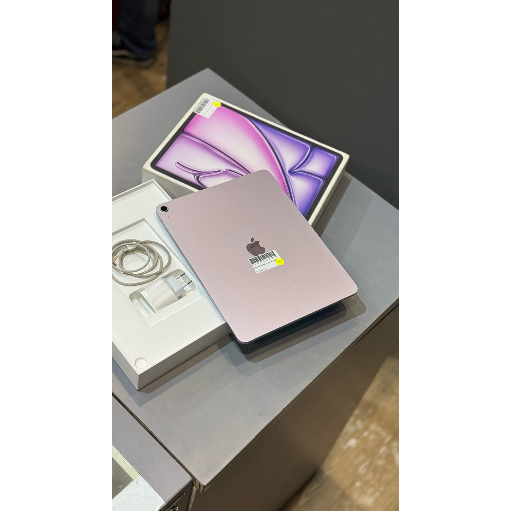Second iP*d Air 7 (Chip M3)