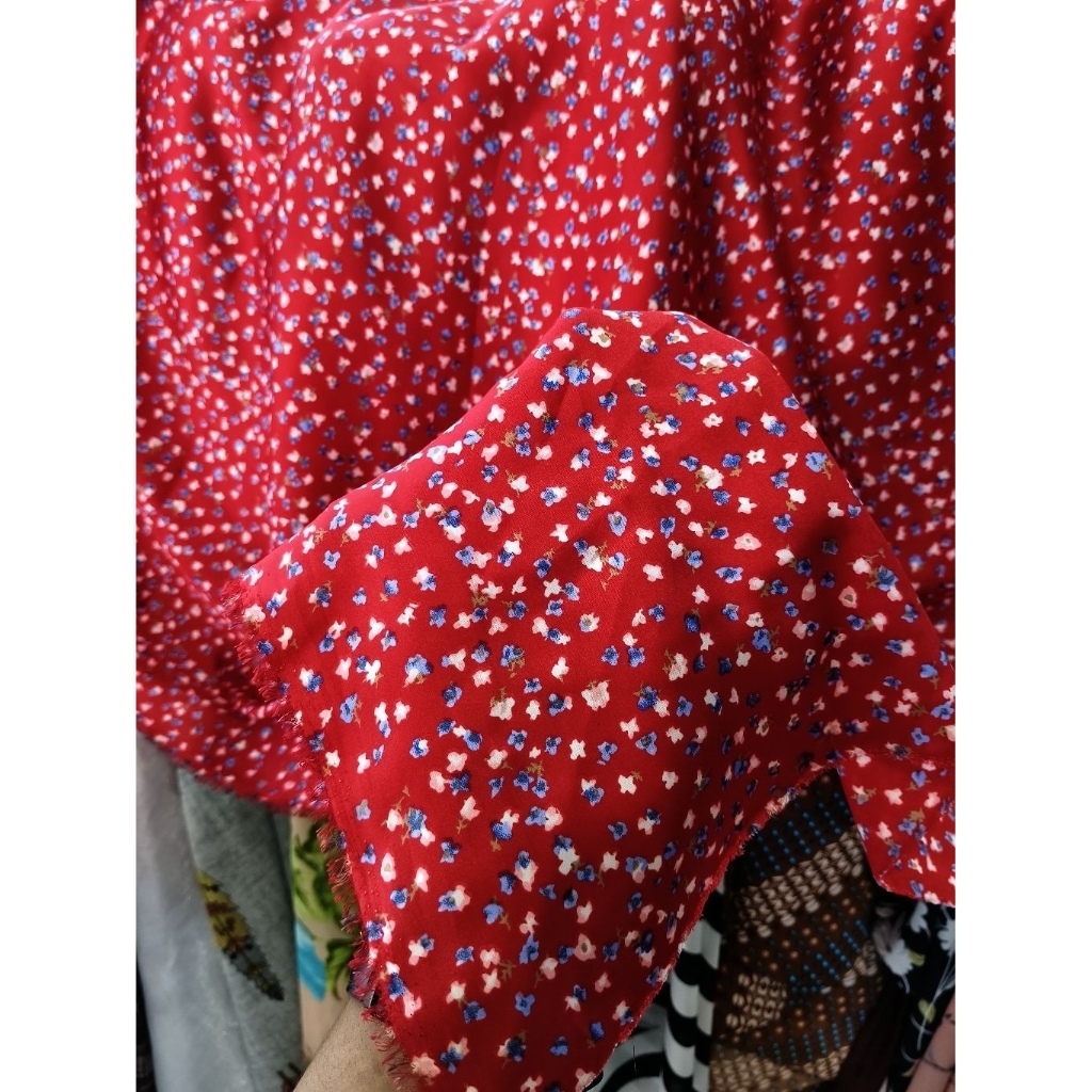 kain satin motif bunga kecil / kain satin / kain satin terlaris