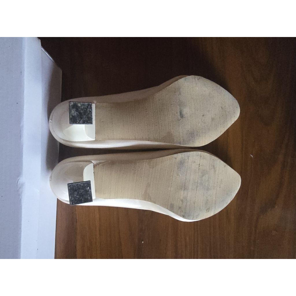 sandal heels wanita bekas masih sangat bagus Size 40