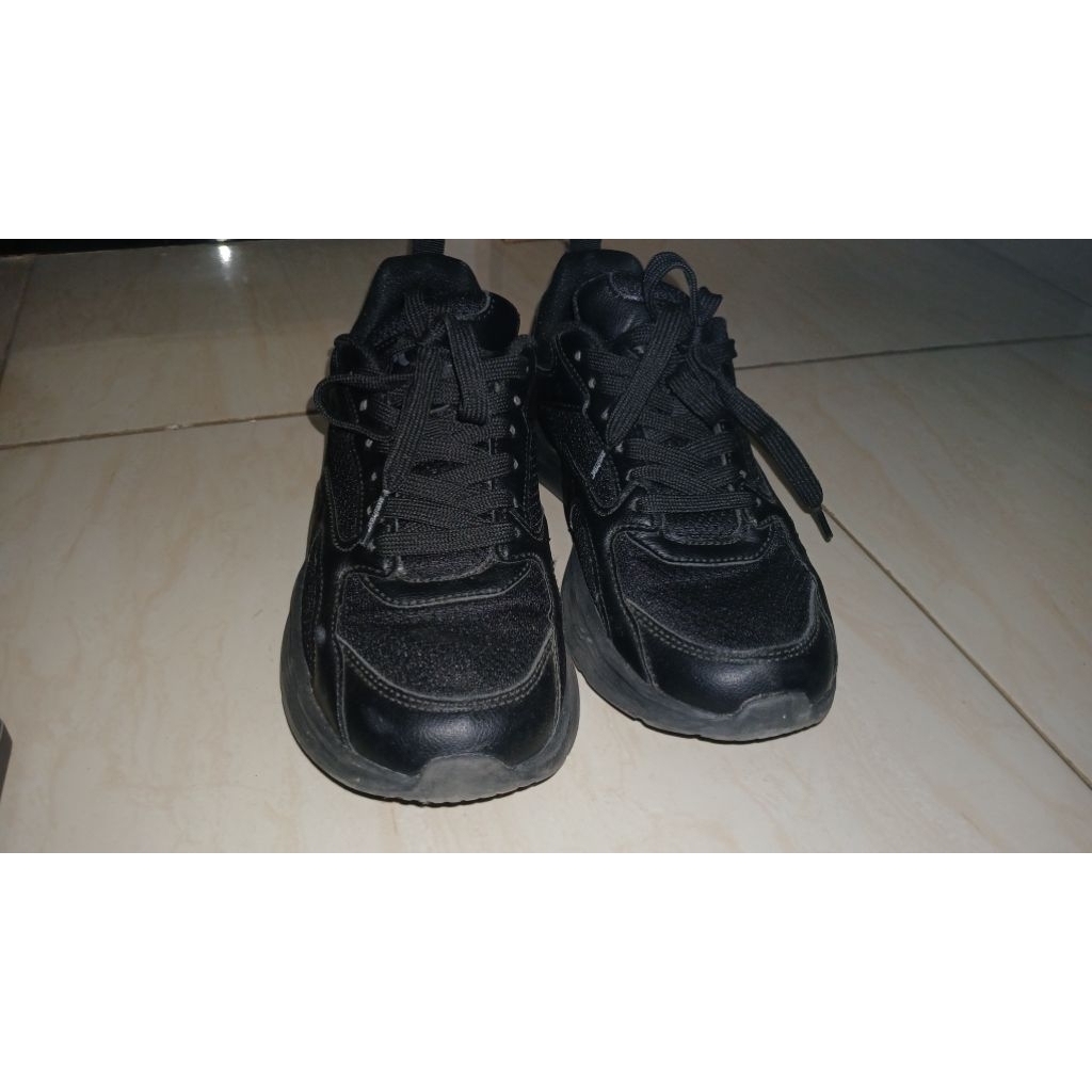 [preloved] SEPATU ASTEC LINGARD RUNNING 100% ORI full black hitam