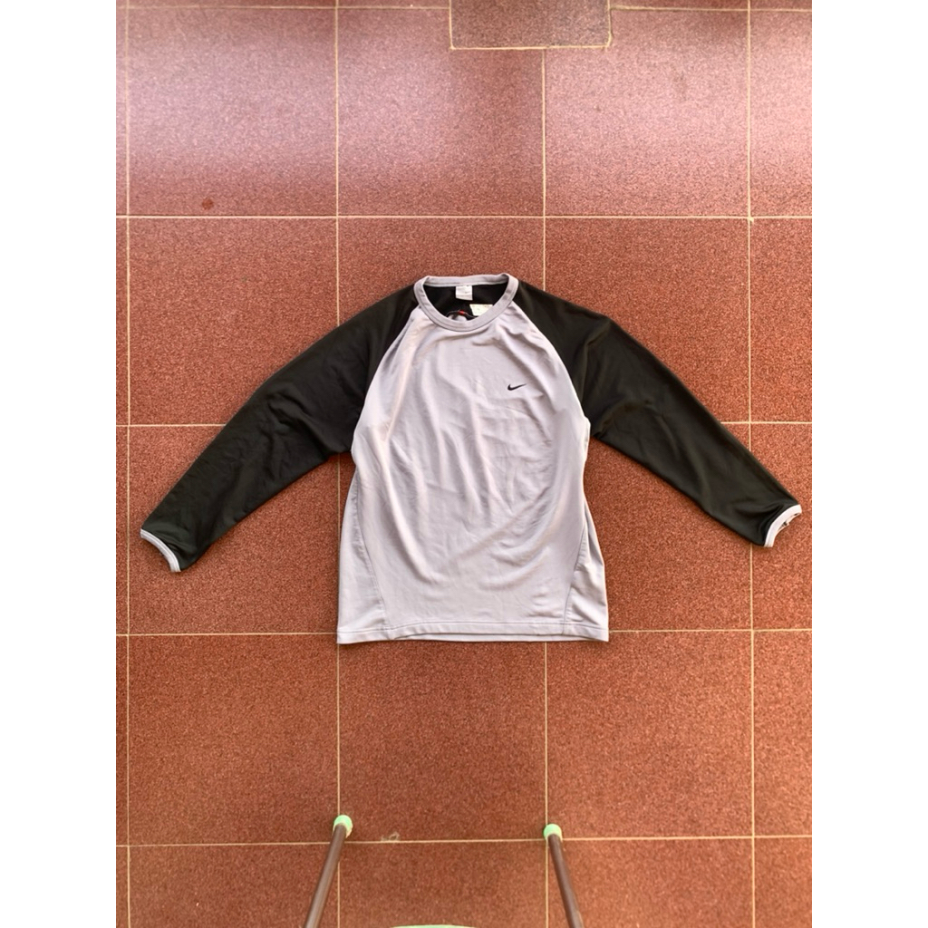 [preloved] Crewneck Nike swoosh abu (grey) - bekas