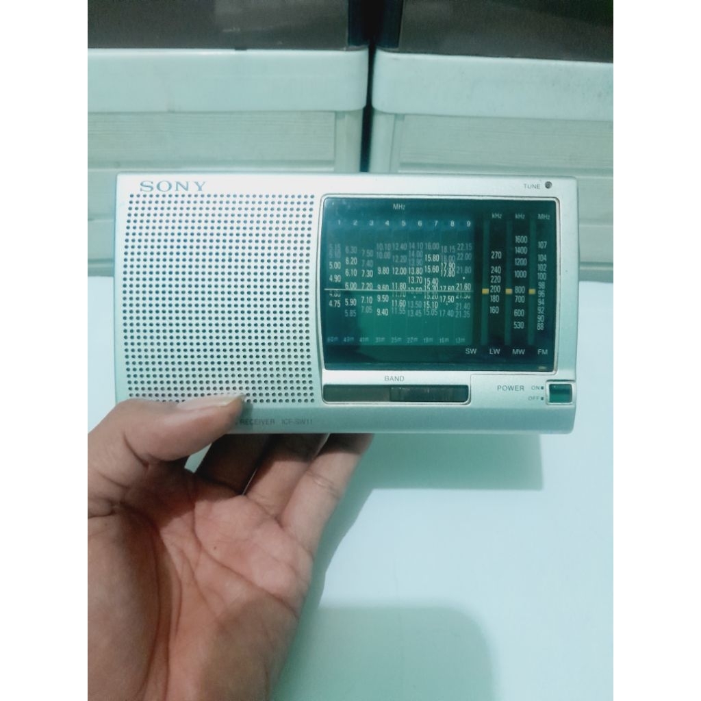 Radio sony icf sw 11 /kondisi off /bahan