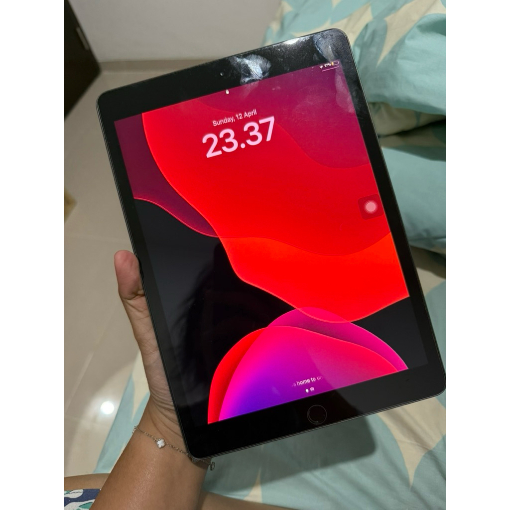 IPAD 7th generation 32 gb wifi