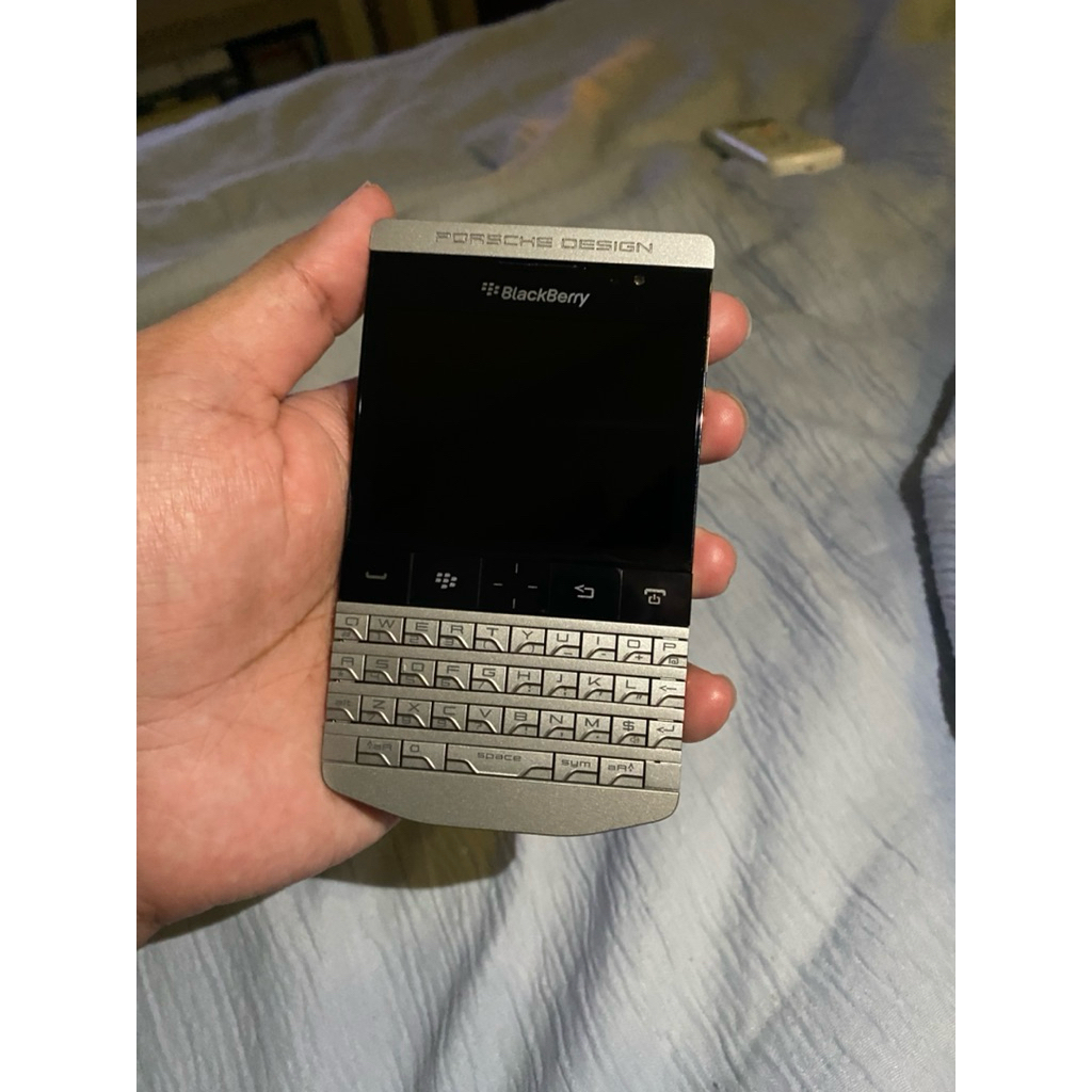 BlackBerry Porsche Design P'9981