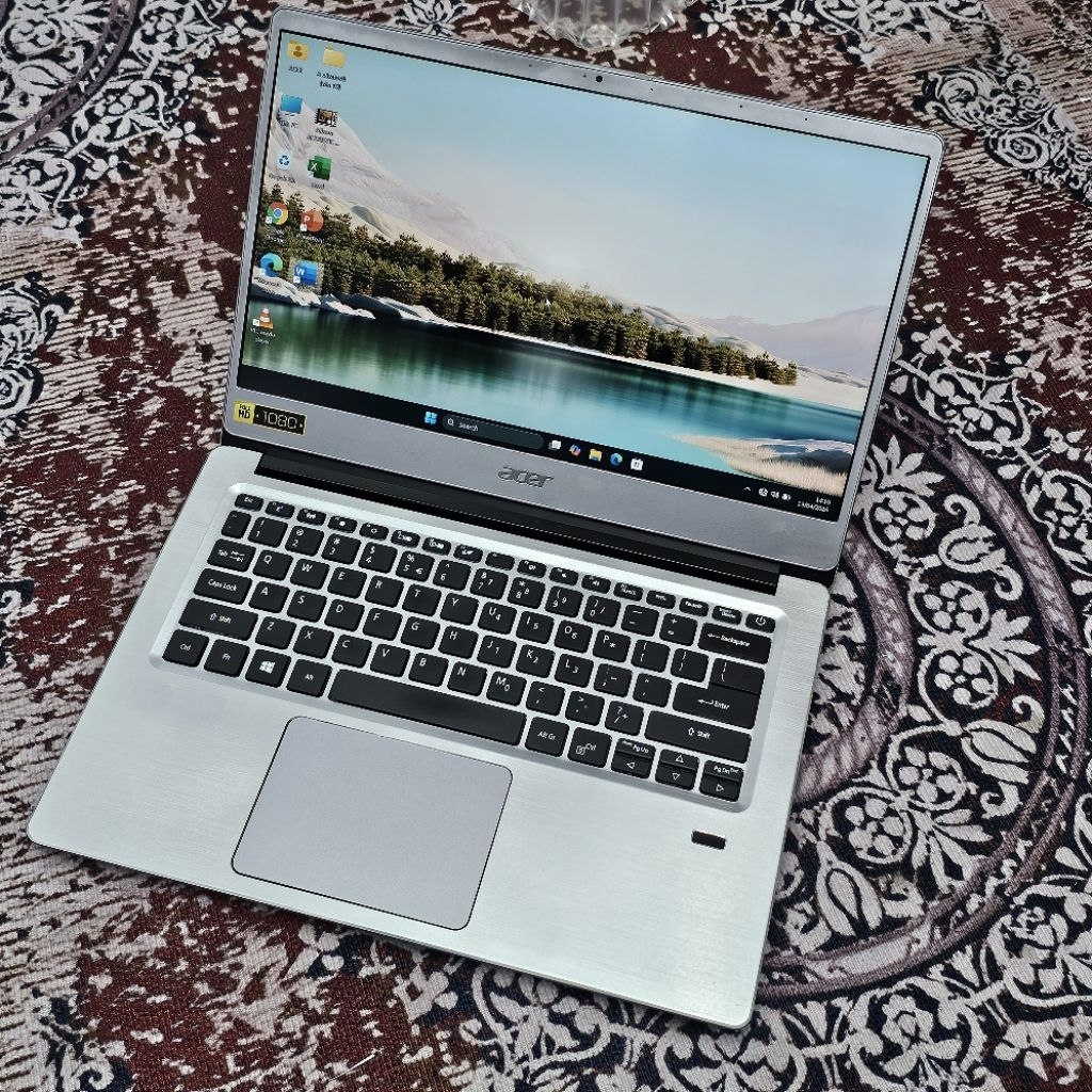 Laptop Acer Swift 3 AMD Ryzen 5-3500U RAM 4GB SSD 256GB Keyboard Backlight Model tipis Windows 11 ko
