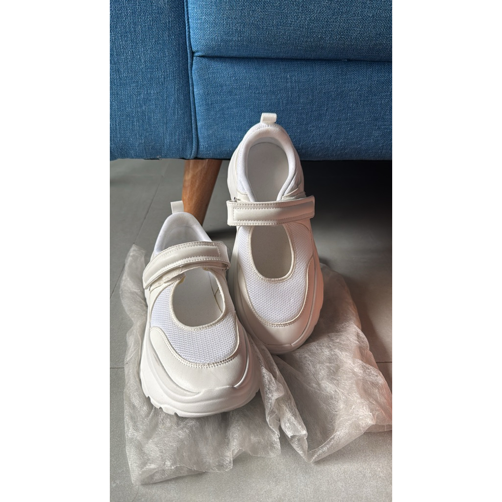 Preloved GU White Mary Jane Platform Shoes