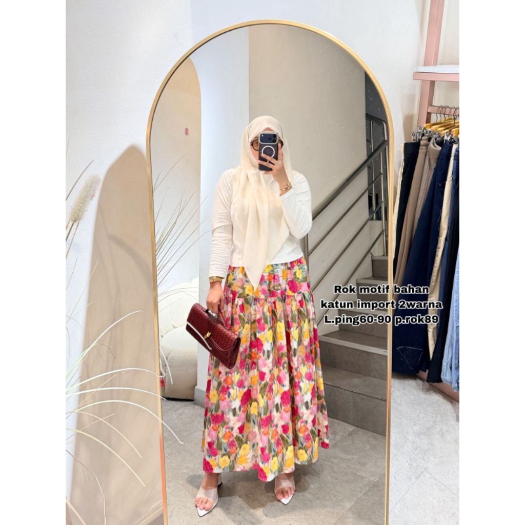 Rok Motif Bunga Besar Bahan Katun 2 Warna