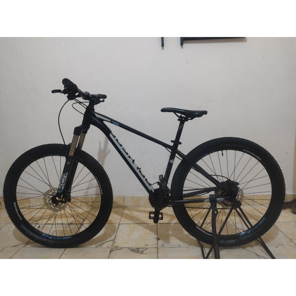 Sepeda Gunung Polygon Xtrada 6 Uk 27,5 Size S (bekas pakai)