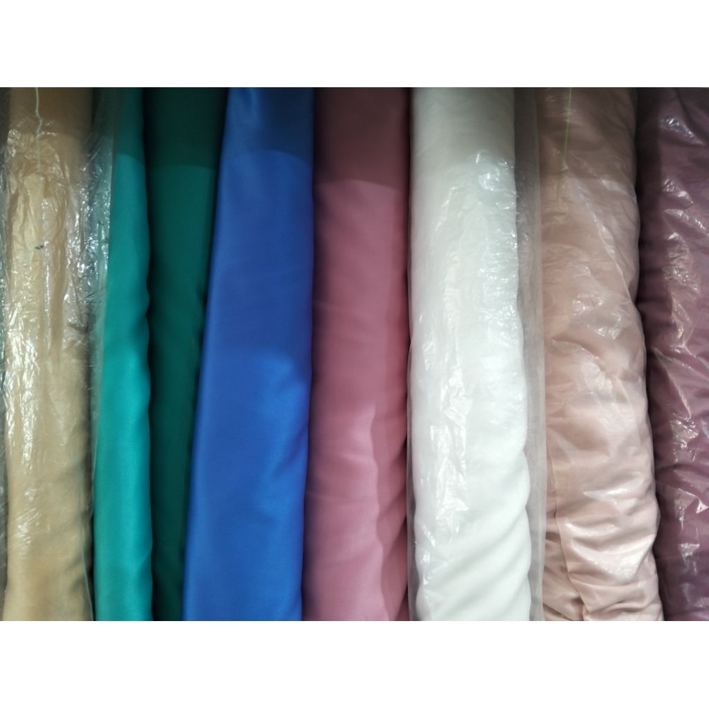 Kain satin Armani L 1,15 m.