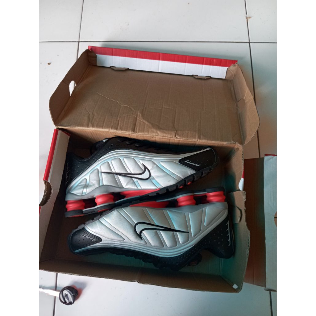 shox r4