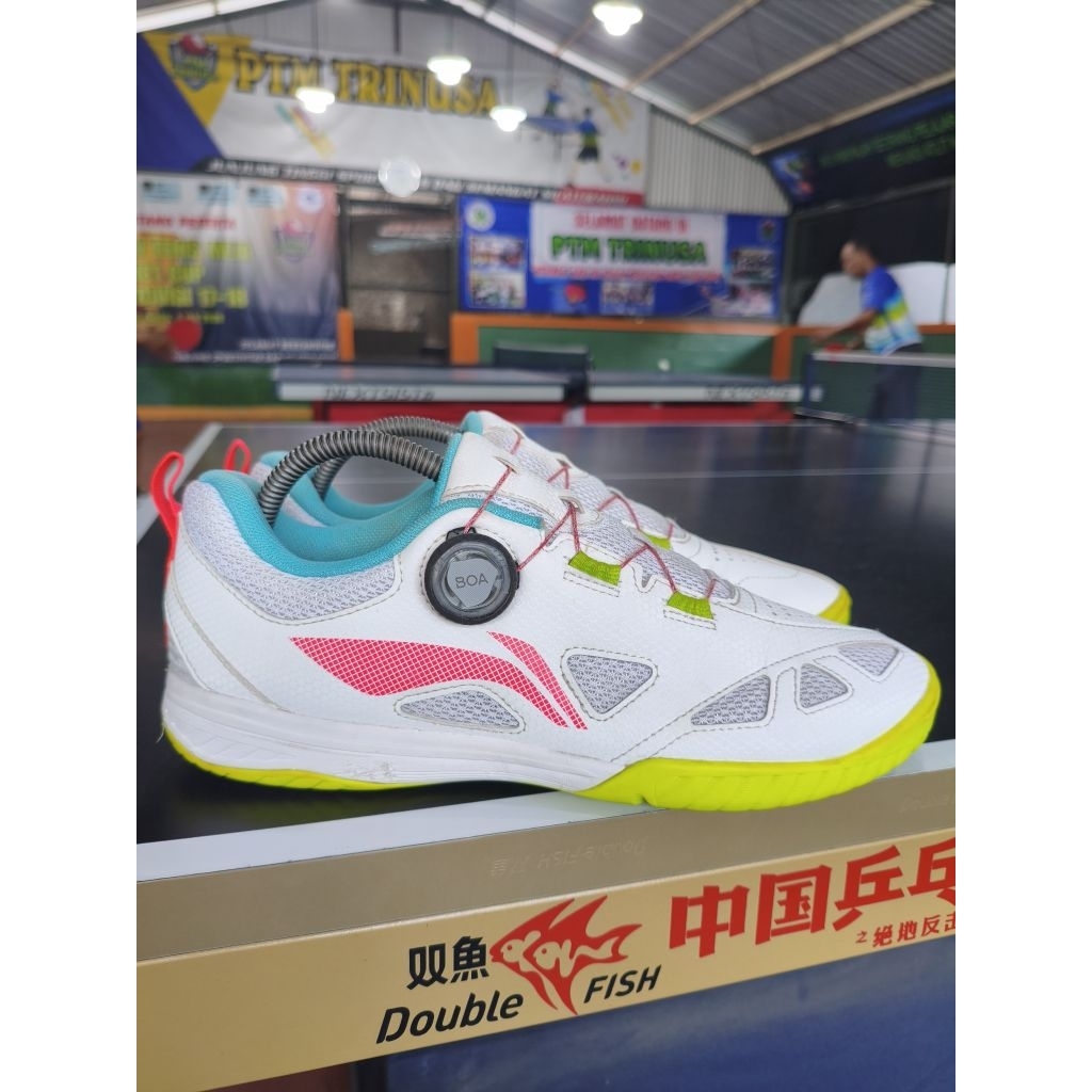 Sepatu tenis meja / pingpong bekas