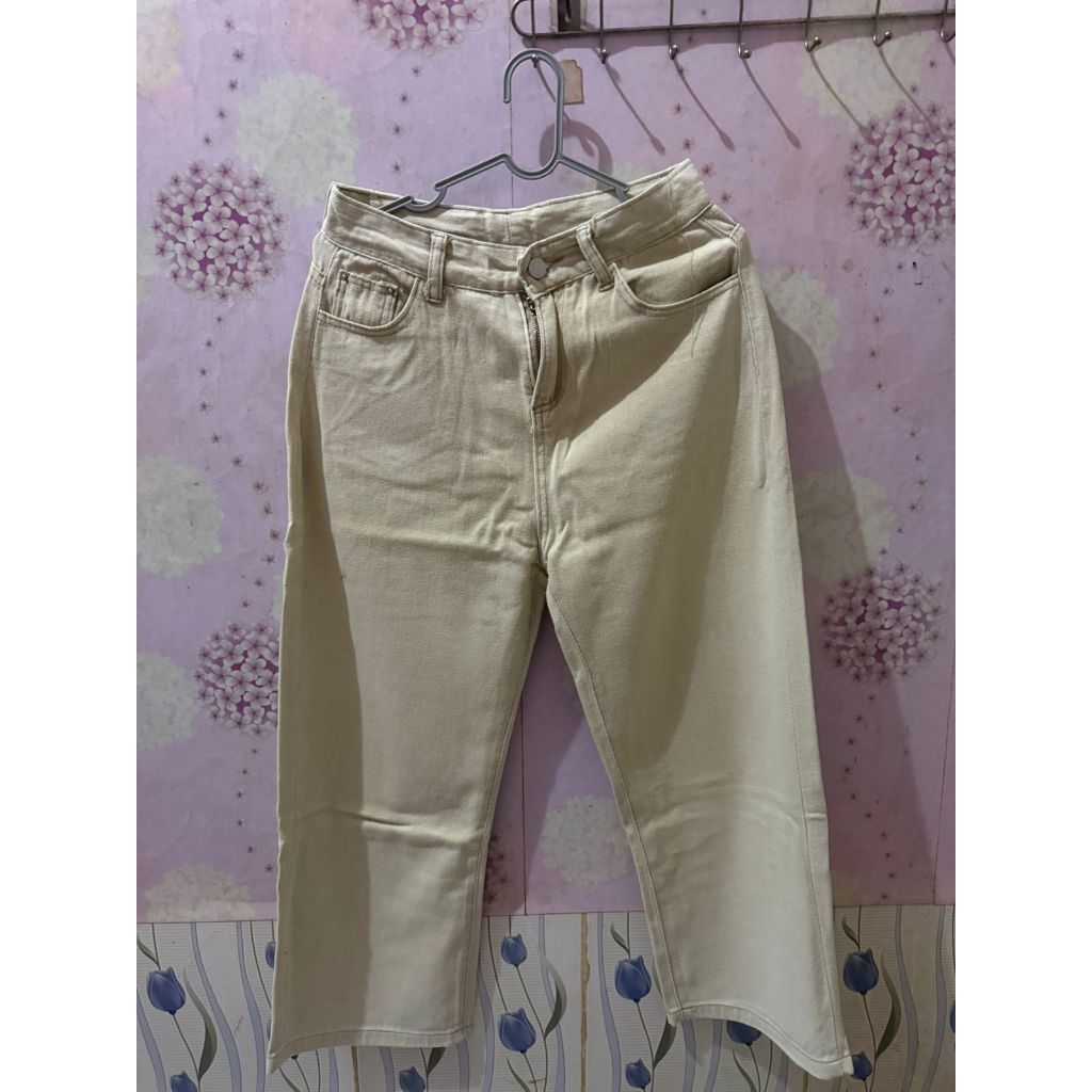 Preloved Celana Jeans Warna Cream Wanita Panjang