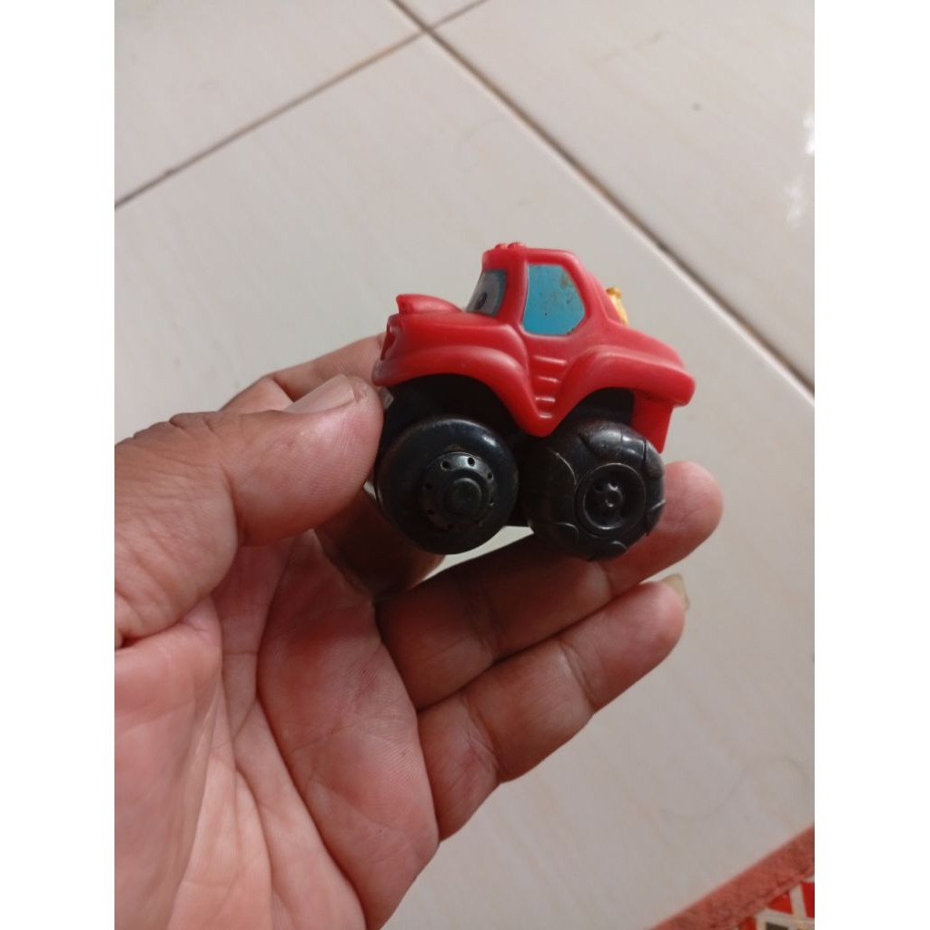 mainan mobil Hasbro tonka chuck and friends